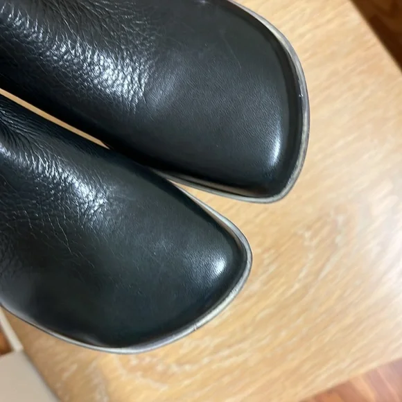 L’Amour des pieds Guifford ankle boots shoes size 6 M black soft leather NWOB